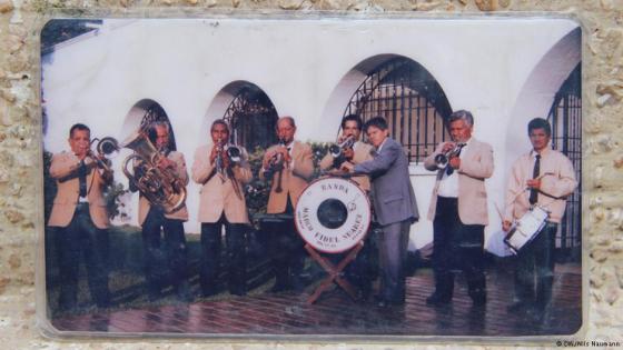 Danilo Jimenez (de terno cinza, no centro) e sua banda animavam eventos de Escobar