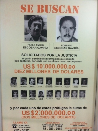 Procurado: 10 milhões de dólares por Pablo Escobar e seu comparsa, o primo, Roberto Escobar. 