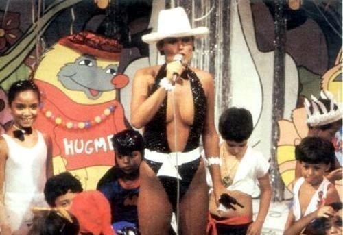 Xuxa podia se vestir assim para seu programa infantil nos anos 80...